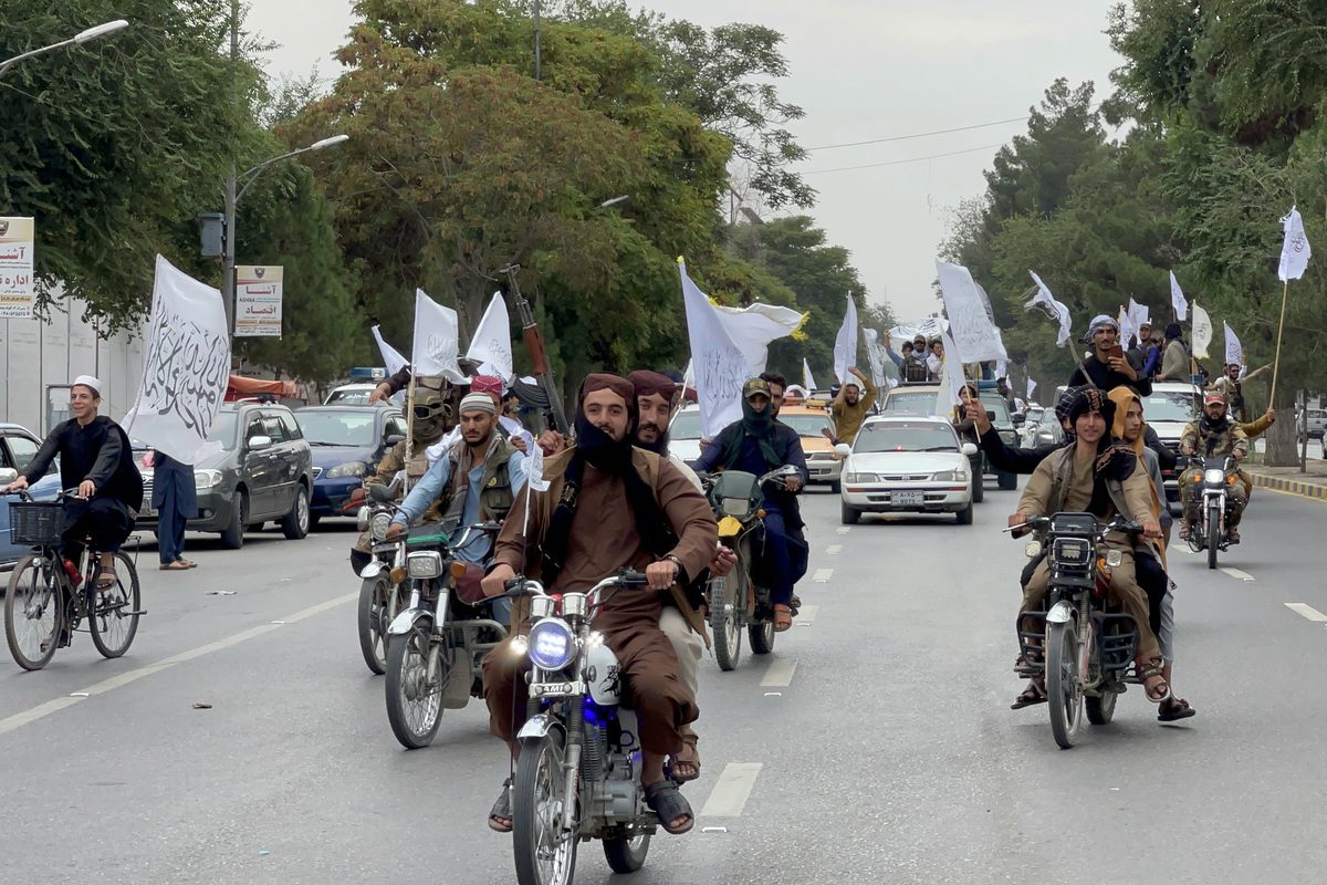 afghan-women-take-protests-online-as-taliban-crush-dissent-middle-east-monitor