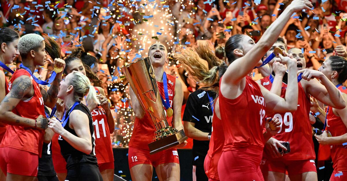 turkey's-women's-volleyball-team-receives-hero's-welcome-after-european-title-win-al-monitor
