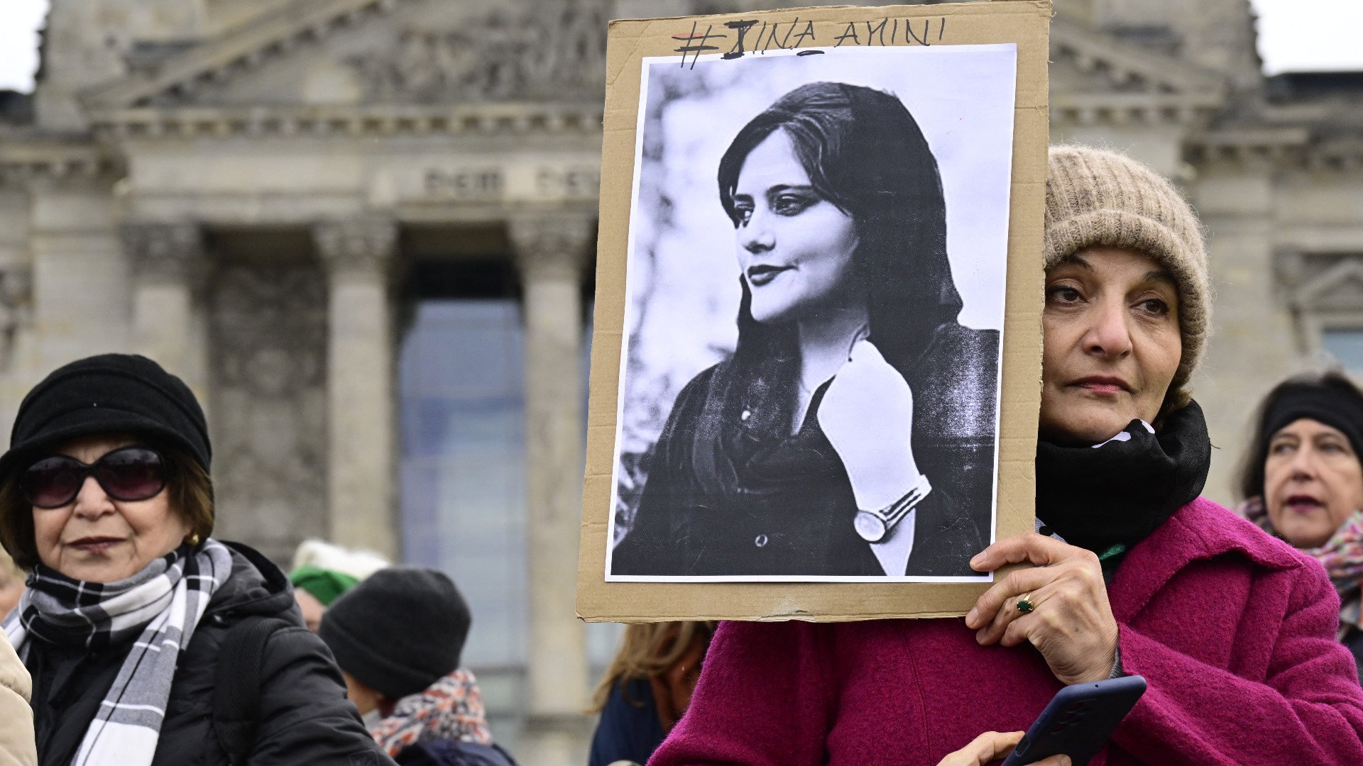mahsa-amini-anniversary:-why-iran's-2022-protest-movement-failed-middle-east-eye
