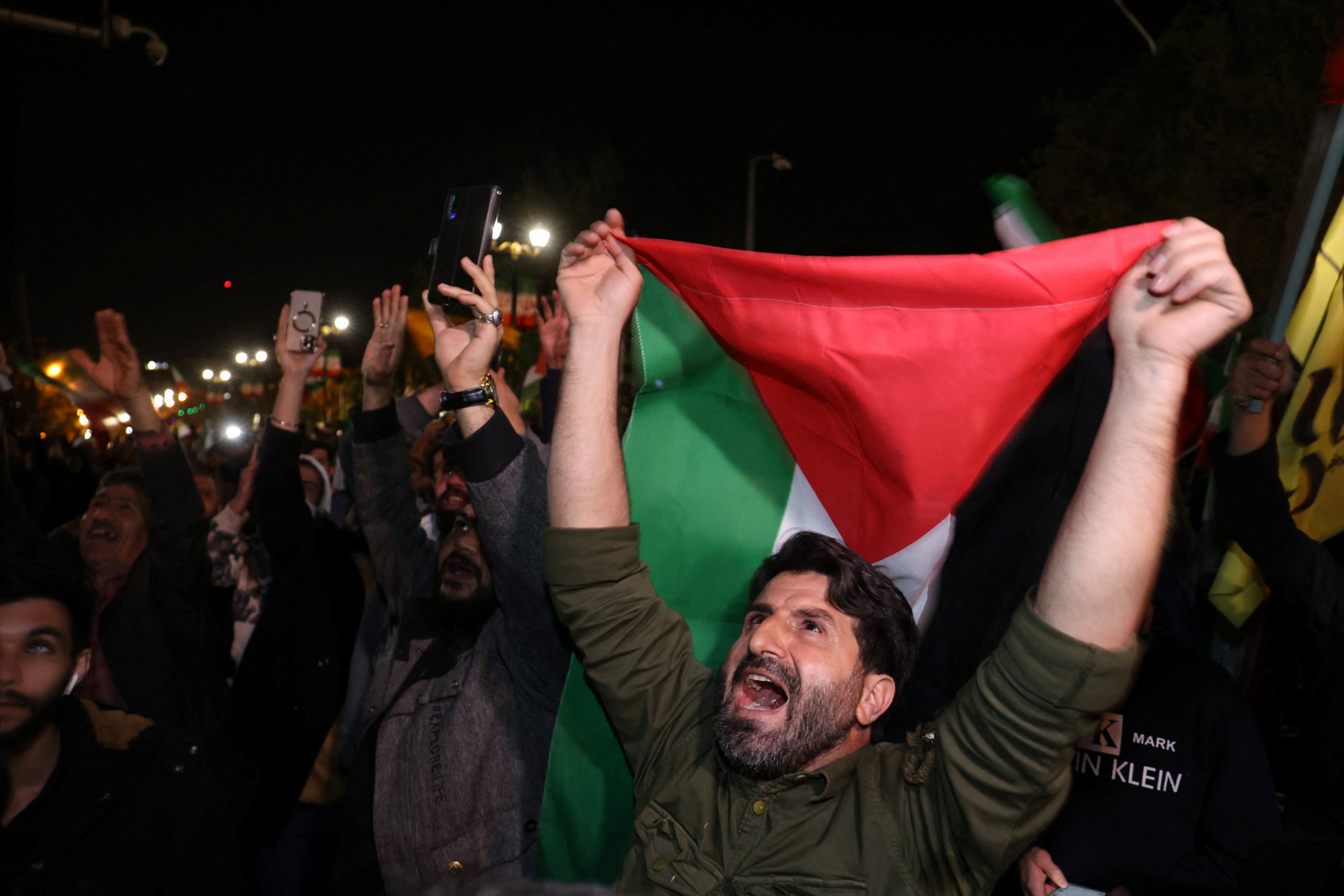 بازتاب گسترده عملیات وعده صادق 2 در خلیج فارس؛ «شکرا ایران» پیام مشترک حامیان فلسطین